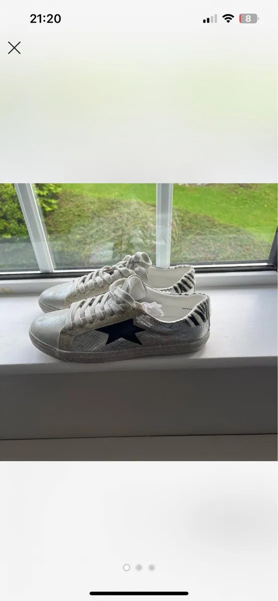 Trainers. - Image 1