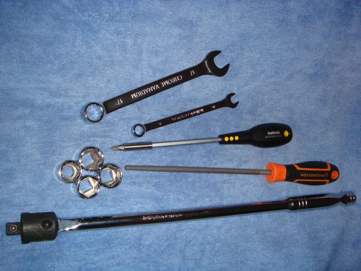 New tools-Halford adv., Giant MTB - Image 1