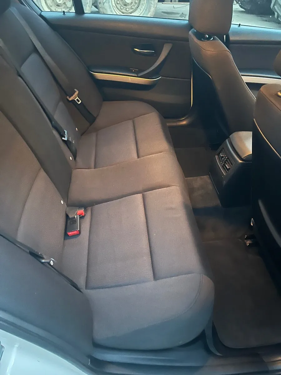 BMW 3-Series 2010 low miles - Image 3