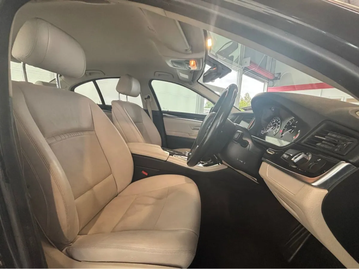 BMW 5 Series SE Auto  oyster Interior - Image 2