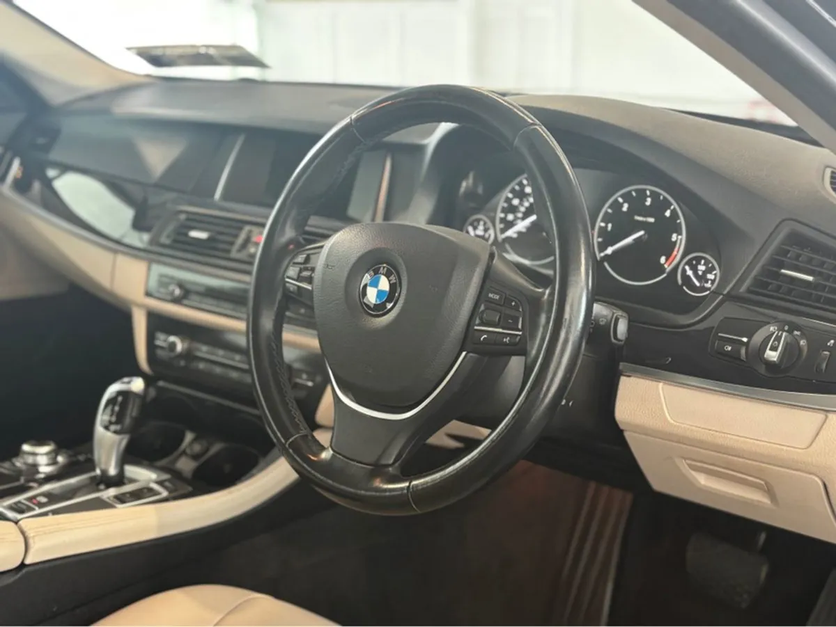 BMW 5 Series SE Auto  oyster Interior - Image 4