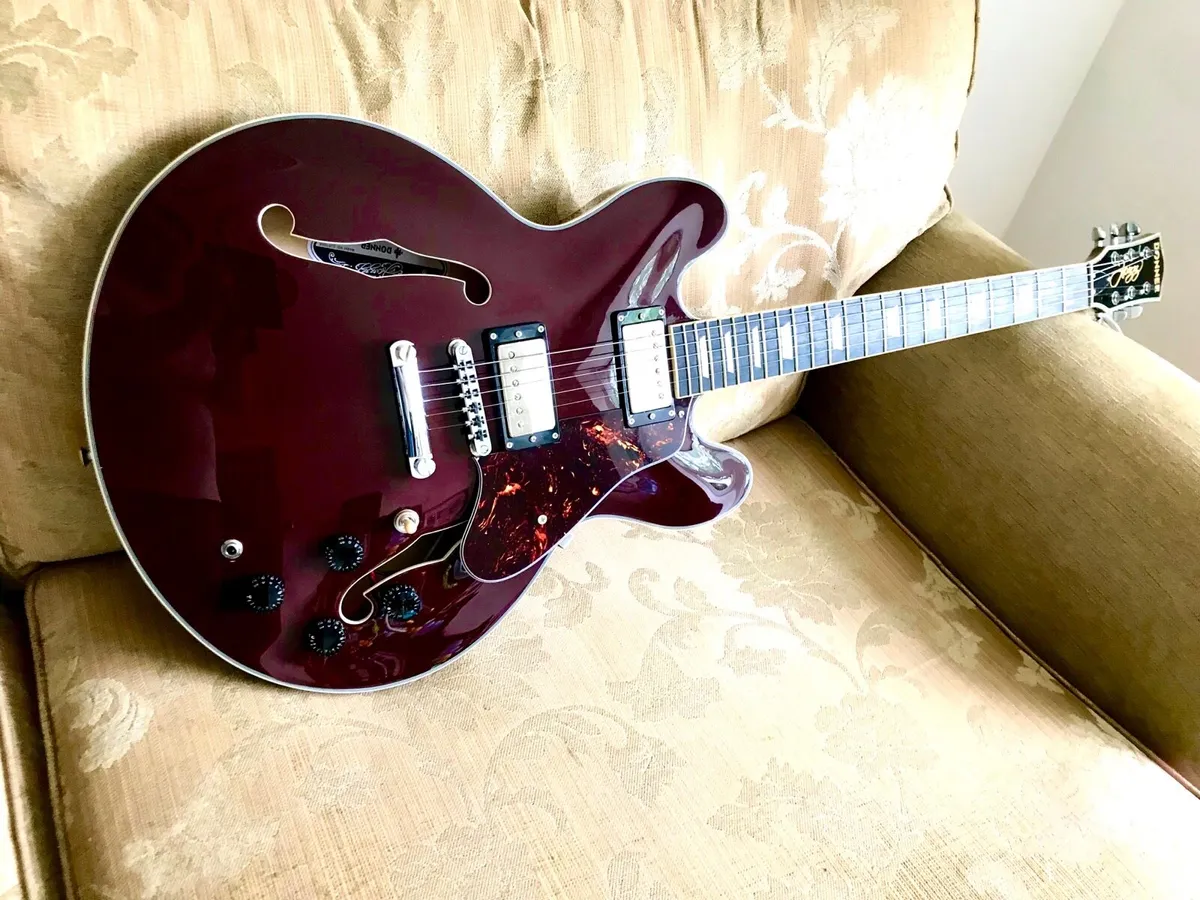 Semi hollow 335 guitar - Image 1