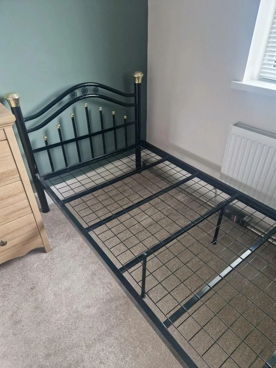 Single bedframe - Image 1