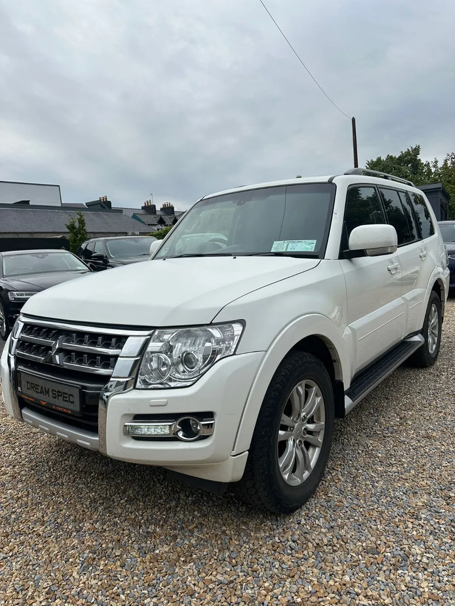 N1 MISTUBISHI PAJERO 3.2 CREWCAB 5 SEATS(rare) - Image 1