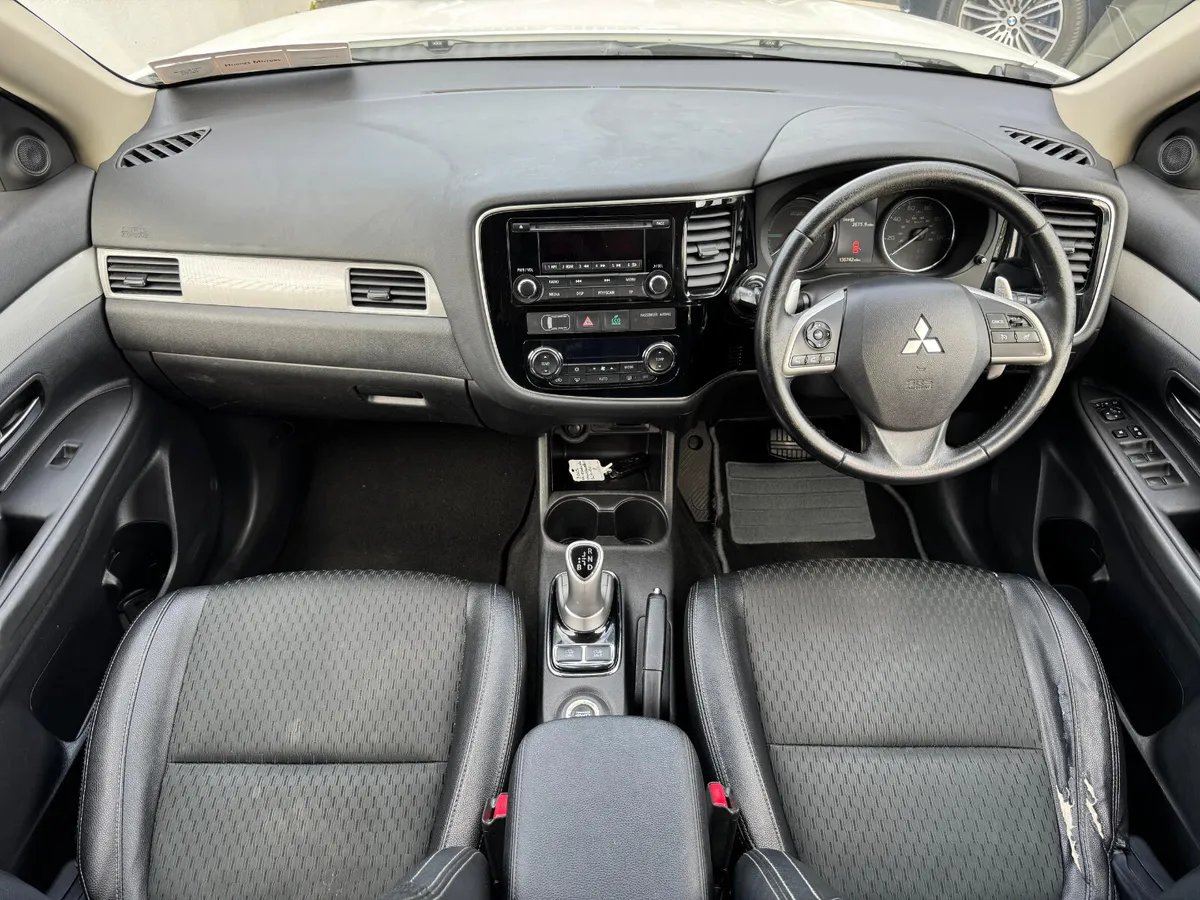 Mitsubishi Outlander Hybrid AUTOMATIC 2015 - Image 2