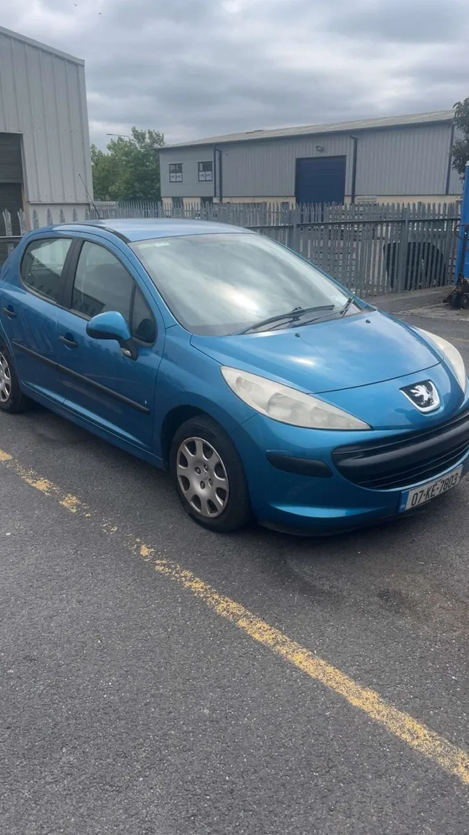 Car - Image 1