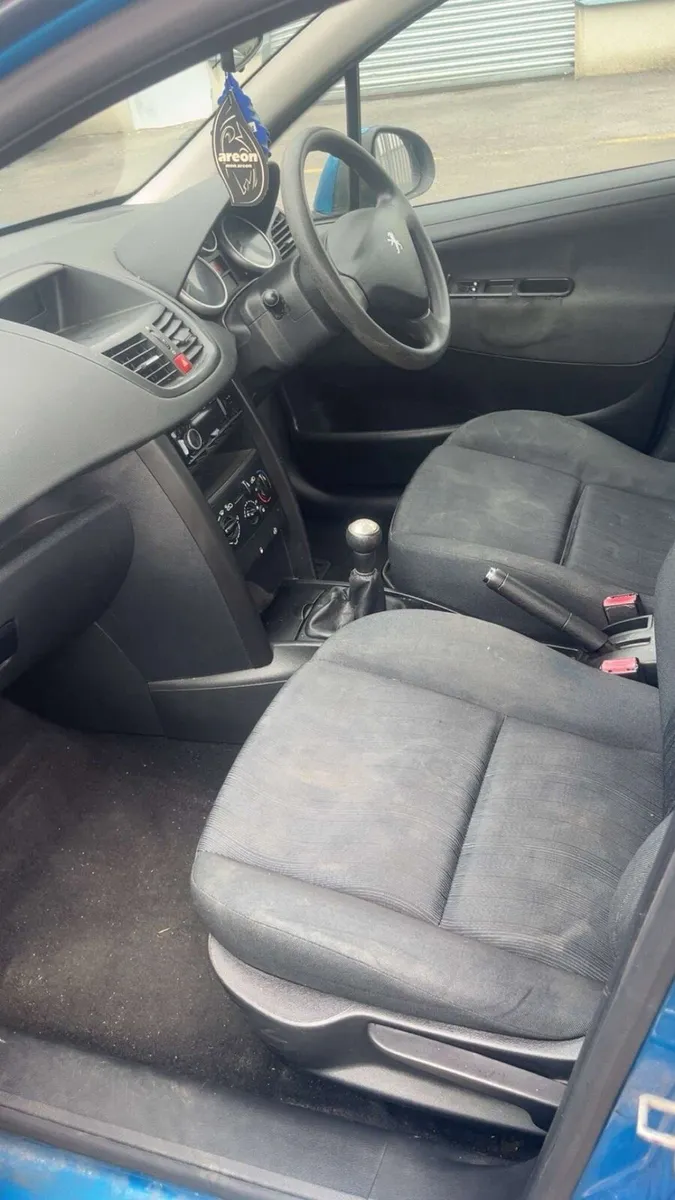 Car - Image 4