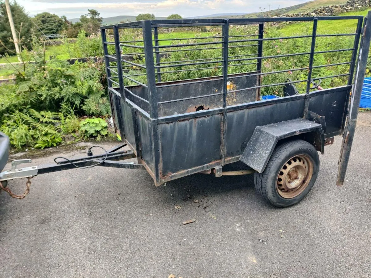 Trailer - Image 1