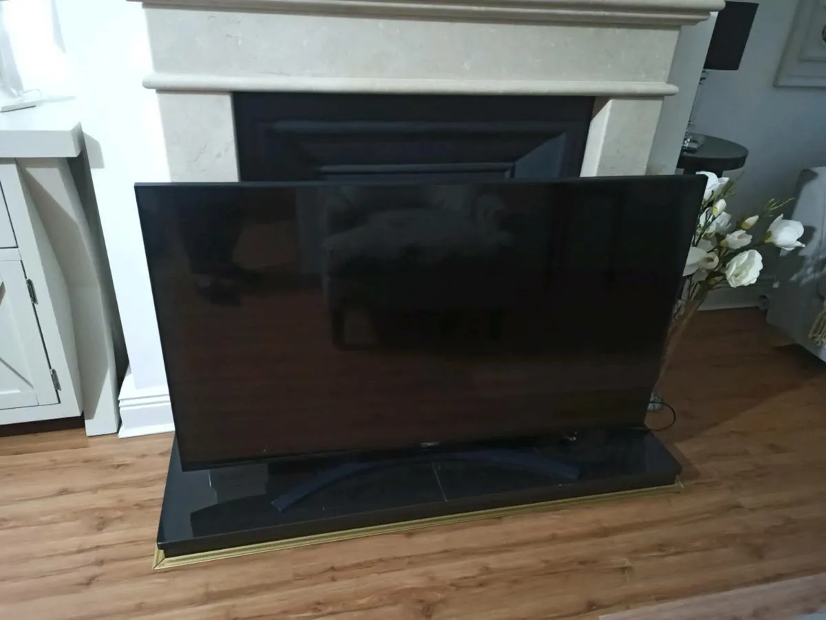 LG Smart TV 55" - Image 1