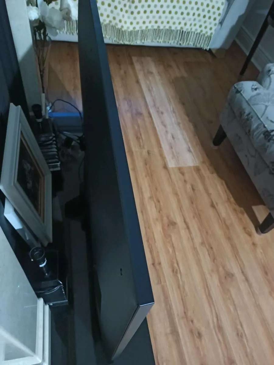 LG Smart TV 55" - Image 2