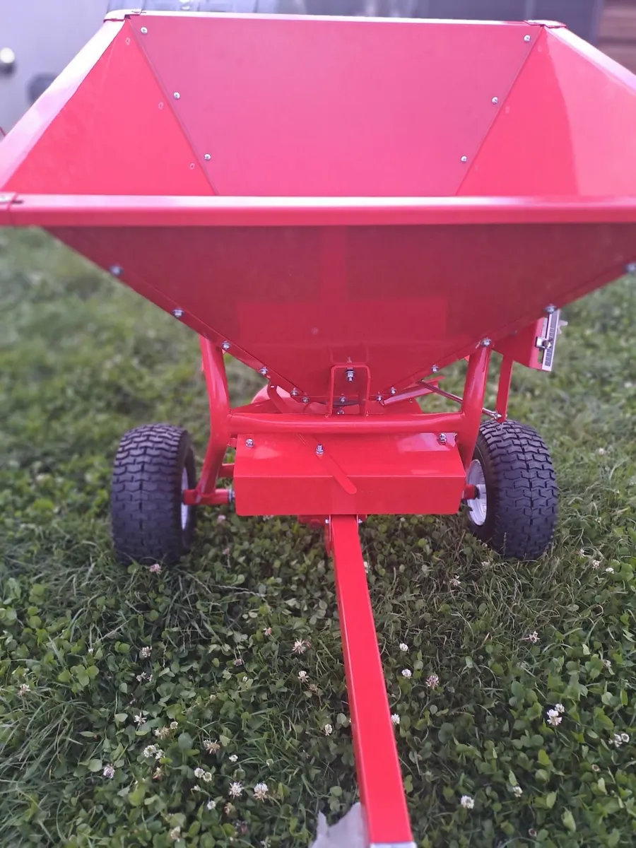 Quad fertiliser spreader - Image 1