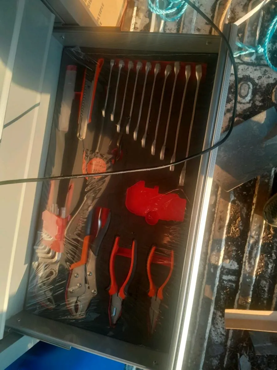 Toolbox and tools - Image 3