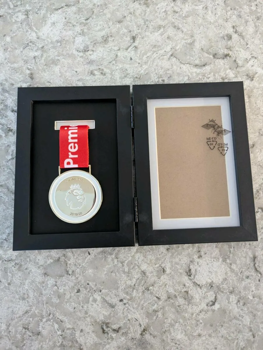 Liverpool 2019/2020 premier League replica medal i - Image 2