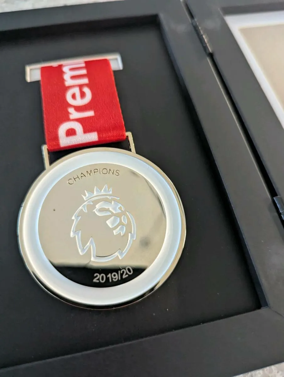 Liverpool 2019/2020 premier League replica medal i - Image 3