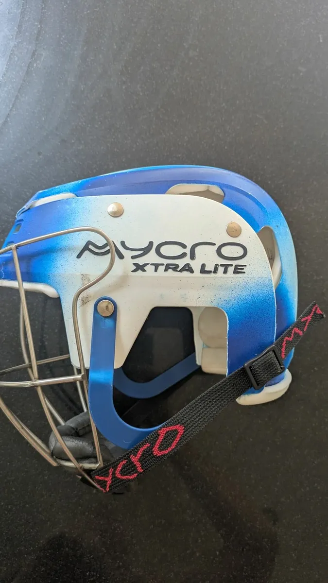 Hurling helmet - Image 1