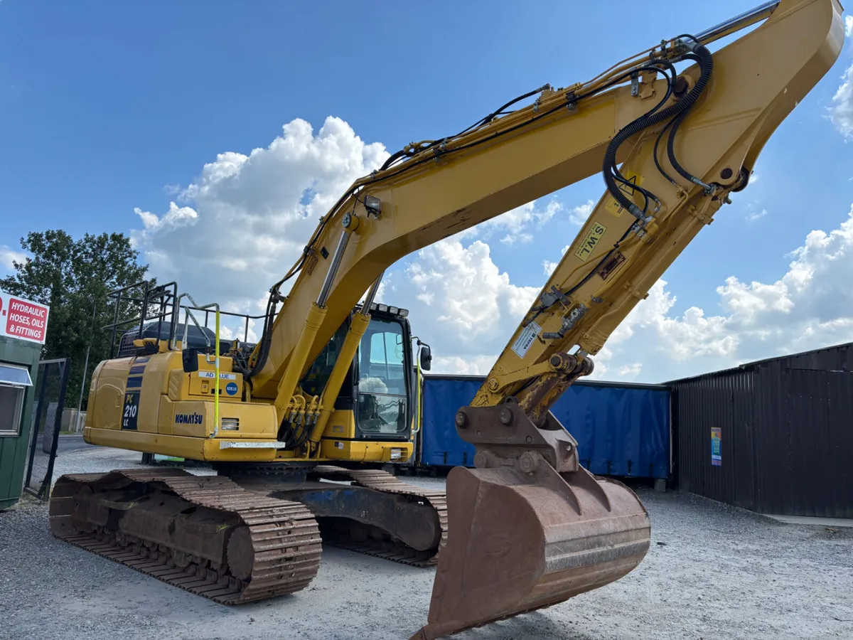 2019 Komatsu PC 210-11 Track Excavator - Image 4