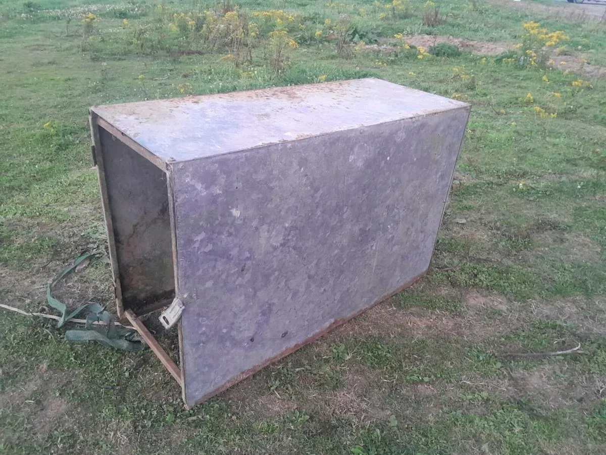 Steel box - Image 1