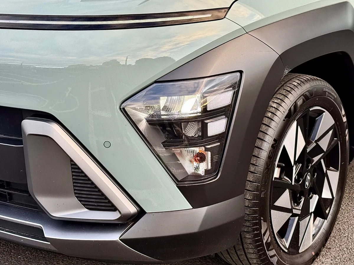 Kona Full Hybrid 140 BHP Elegance Video Tour - Image 4