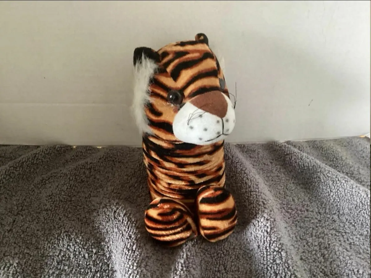 Siegfried and Roy Stingy Tiger Toy From The Mirage - Image 1
