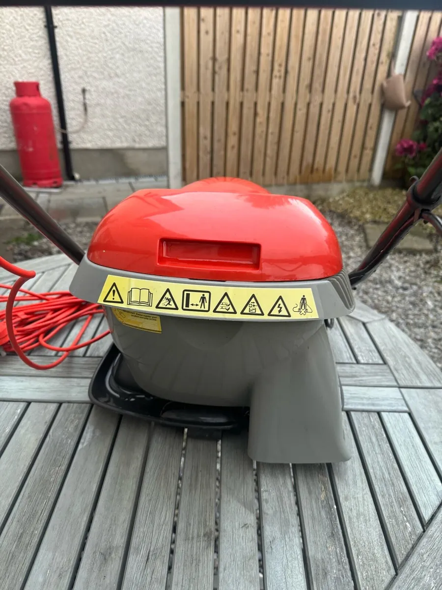 Flymo Hover Vac 250 Electric Lawnmower - Image 4