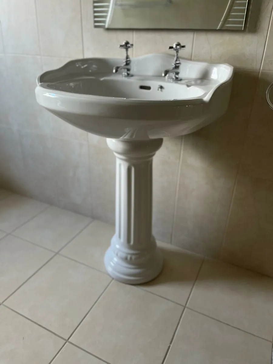 Bathroom suite - Image 3