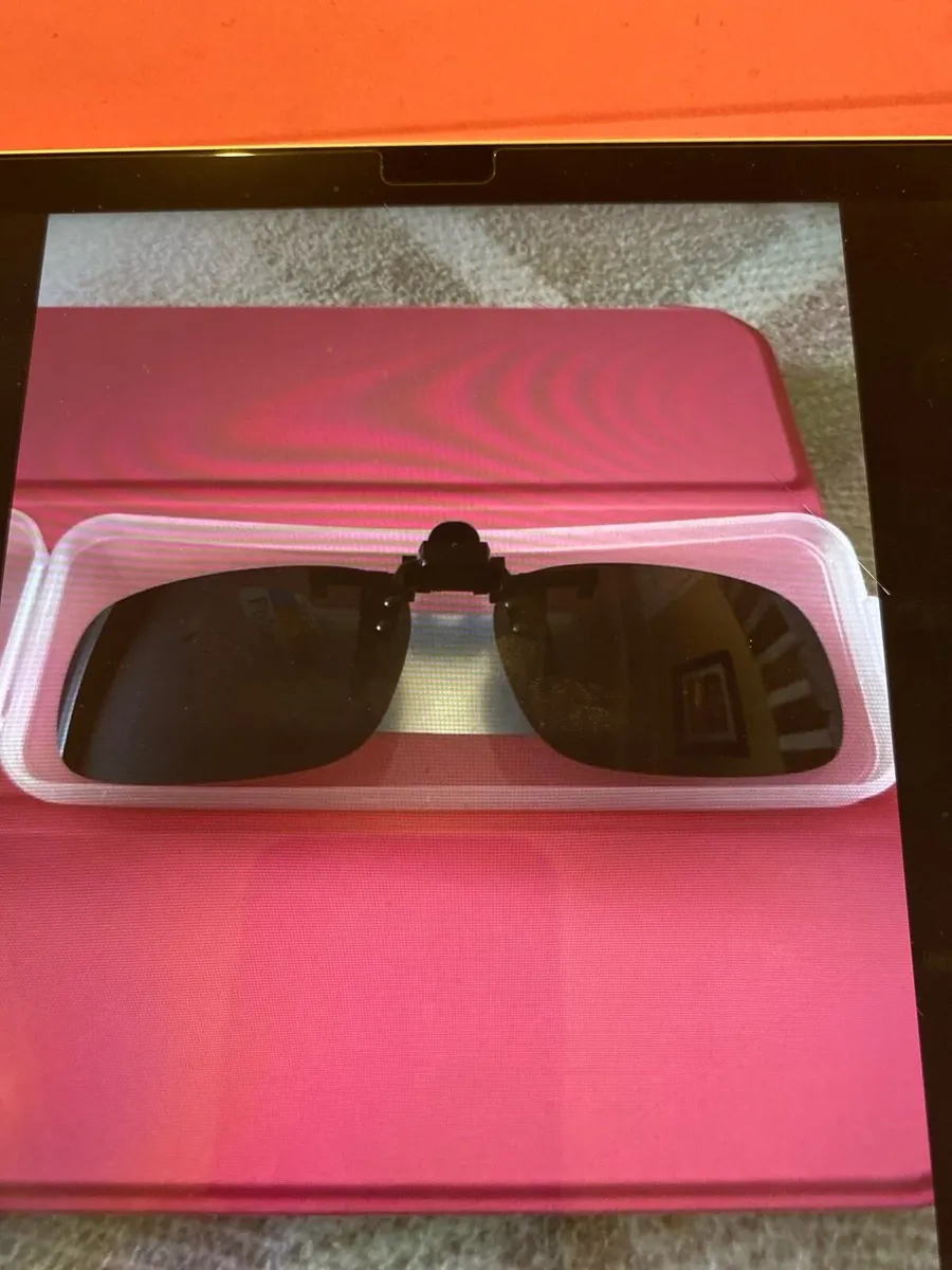 Clip on sun glasses - Image 1