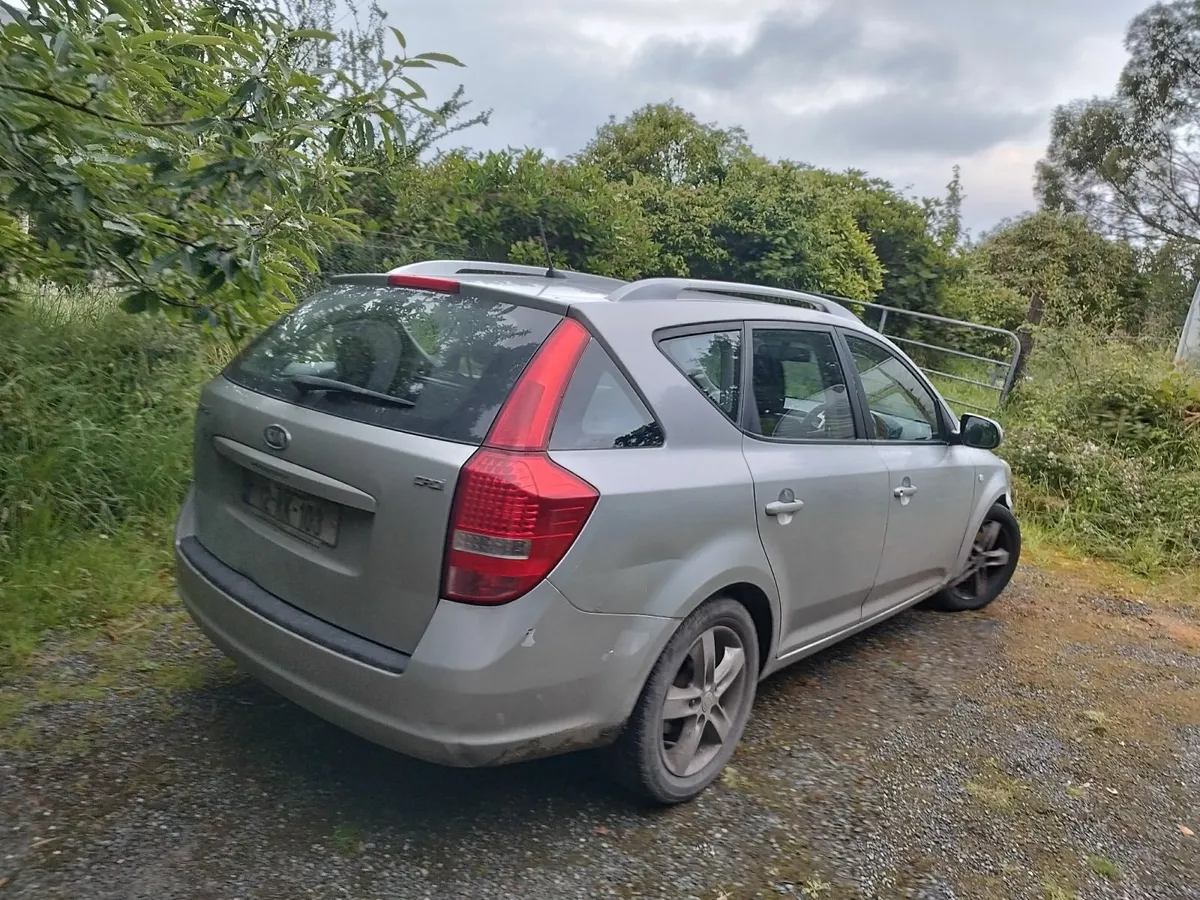 Kia Ceed 2012 - Image 2