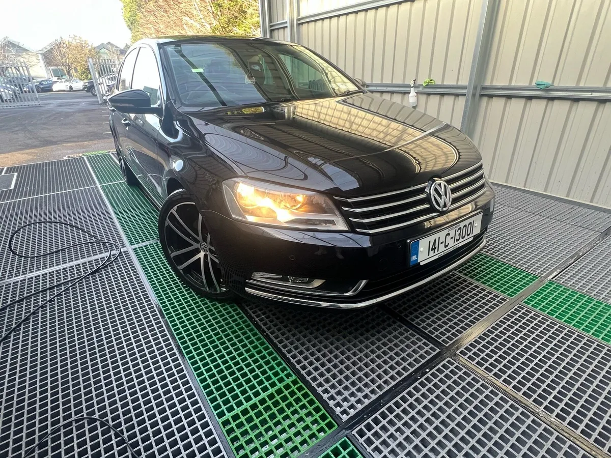 Volkswagen Passat - Image 1
