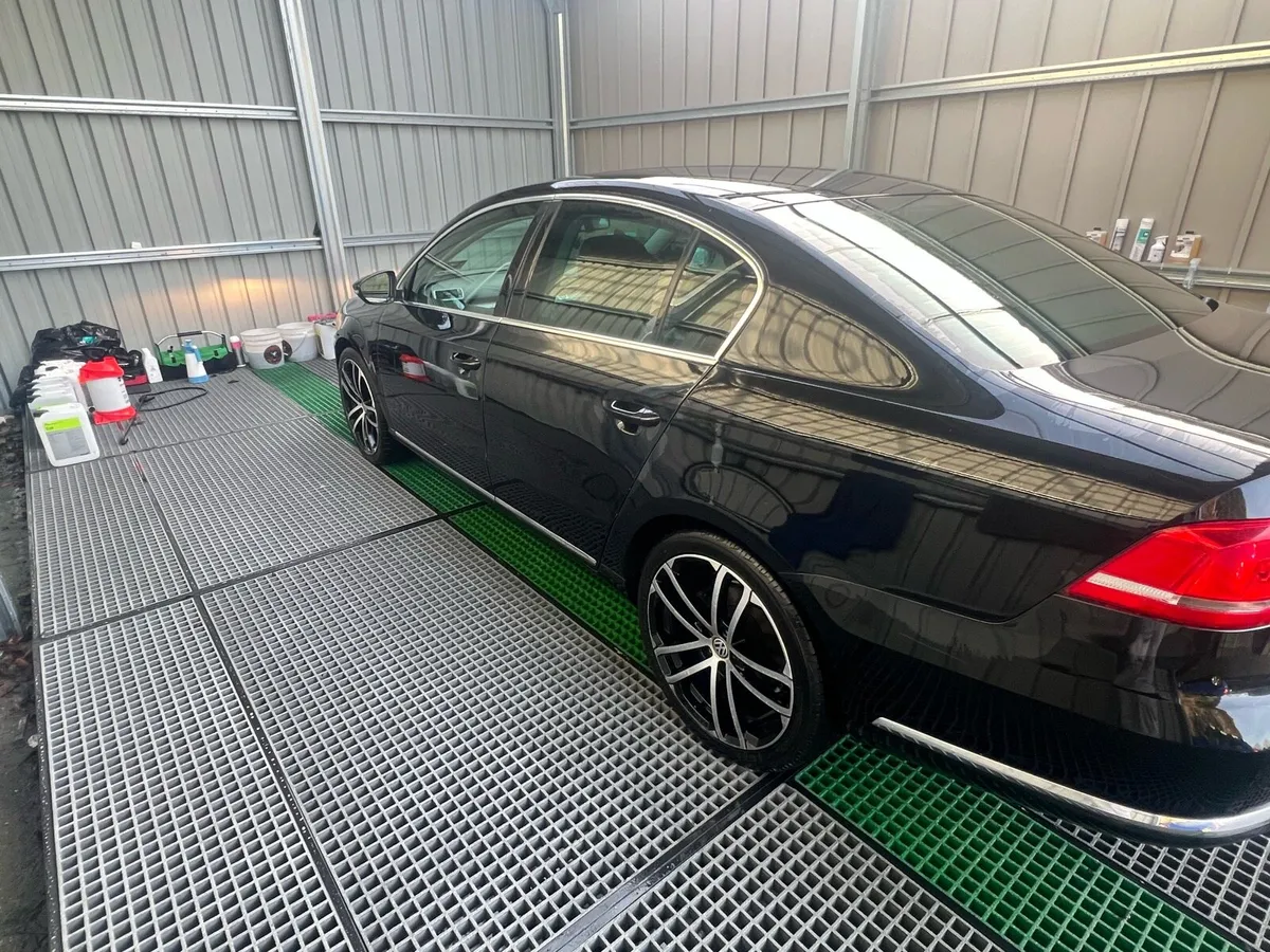 Volkswagen Passat - Image 2