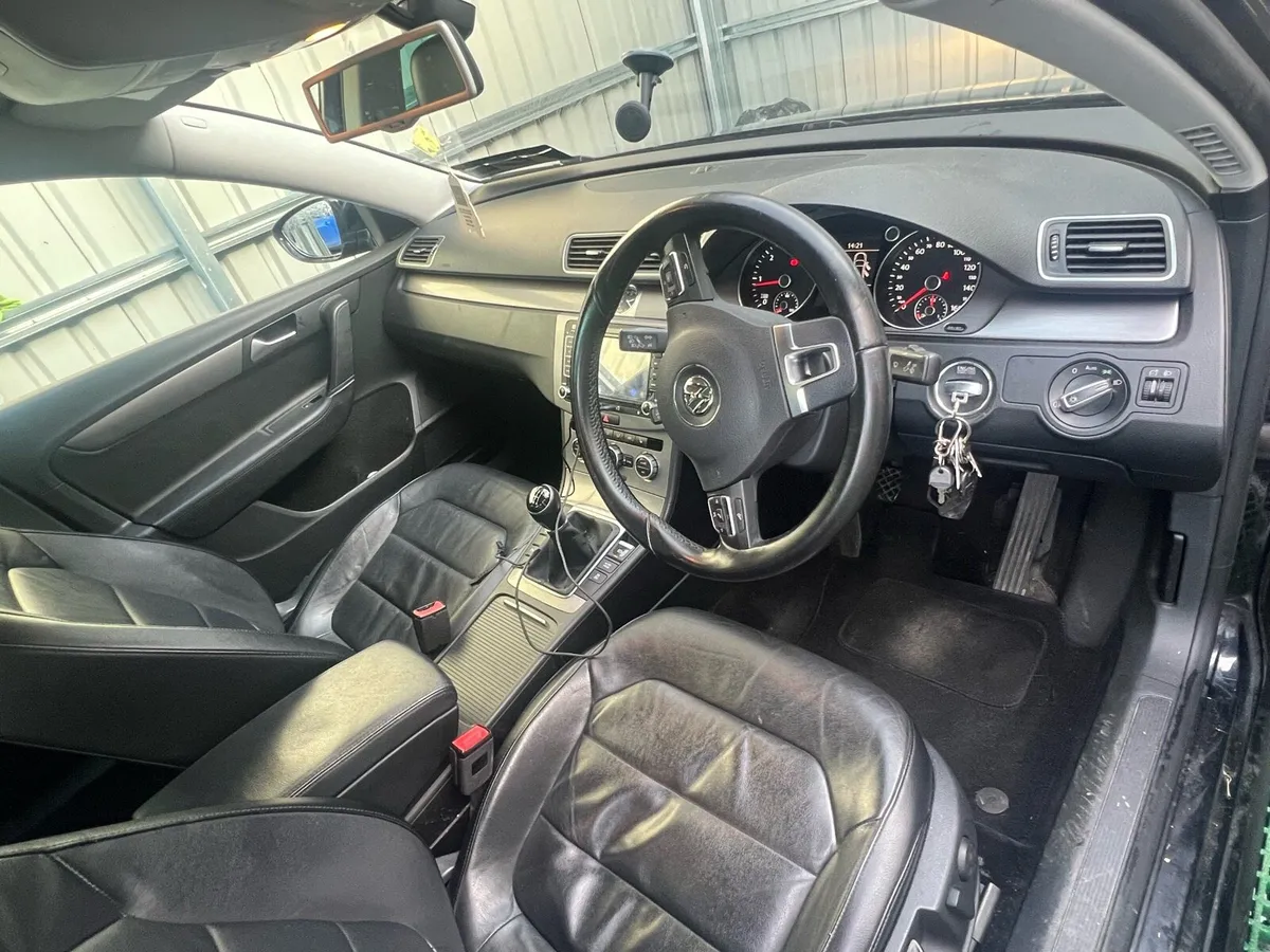 Volkswagen Passat - Image 4