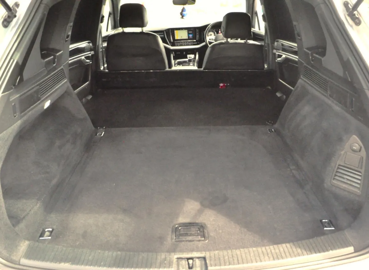 Volkswagen Touareg - Image 4
