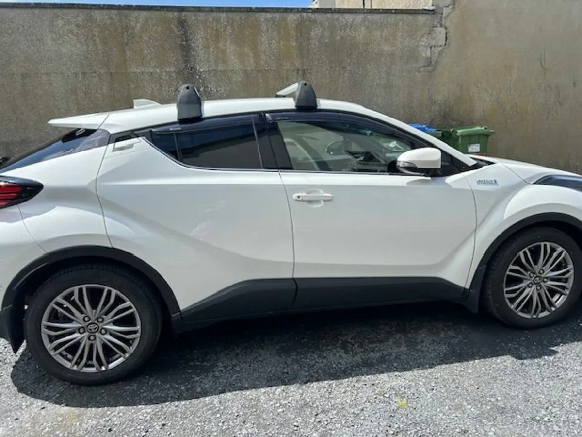 2021 (211) Toyota C-HR 1.8 HYBRID SOL AUTO 4DR - Image 1
