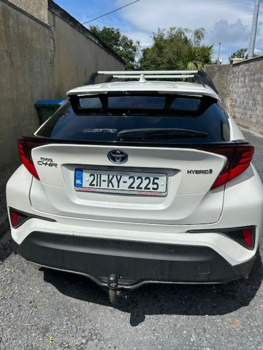 2021 (211) Toyota C-HR 1.8 HYBRID SOL AUTO 4DR - Image 2