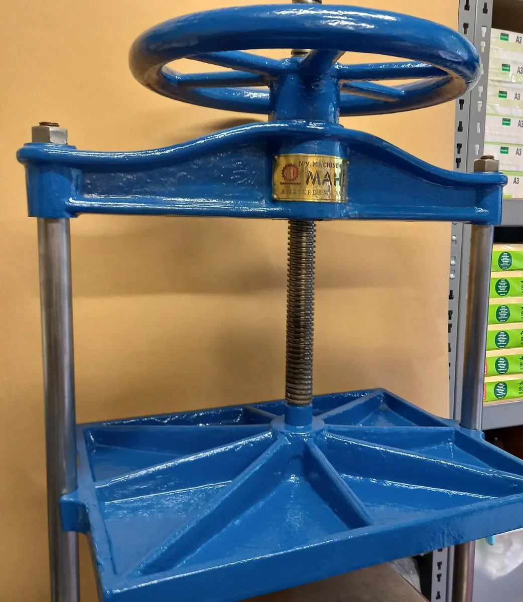 Vintage Cast Iron Bookbinding Screw Press 50×40cm - Image 3