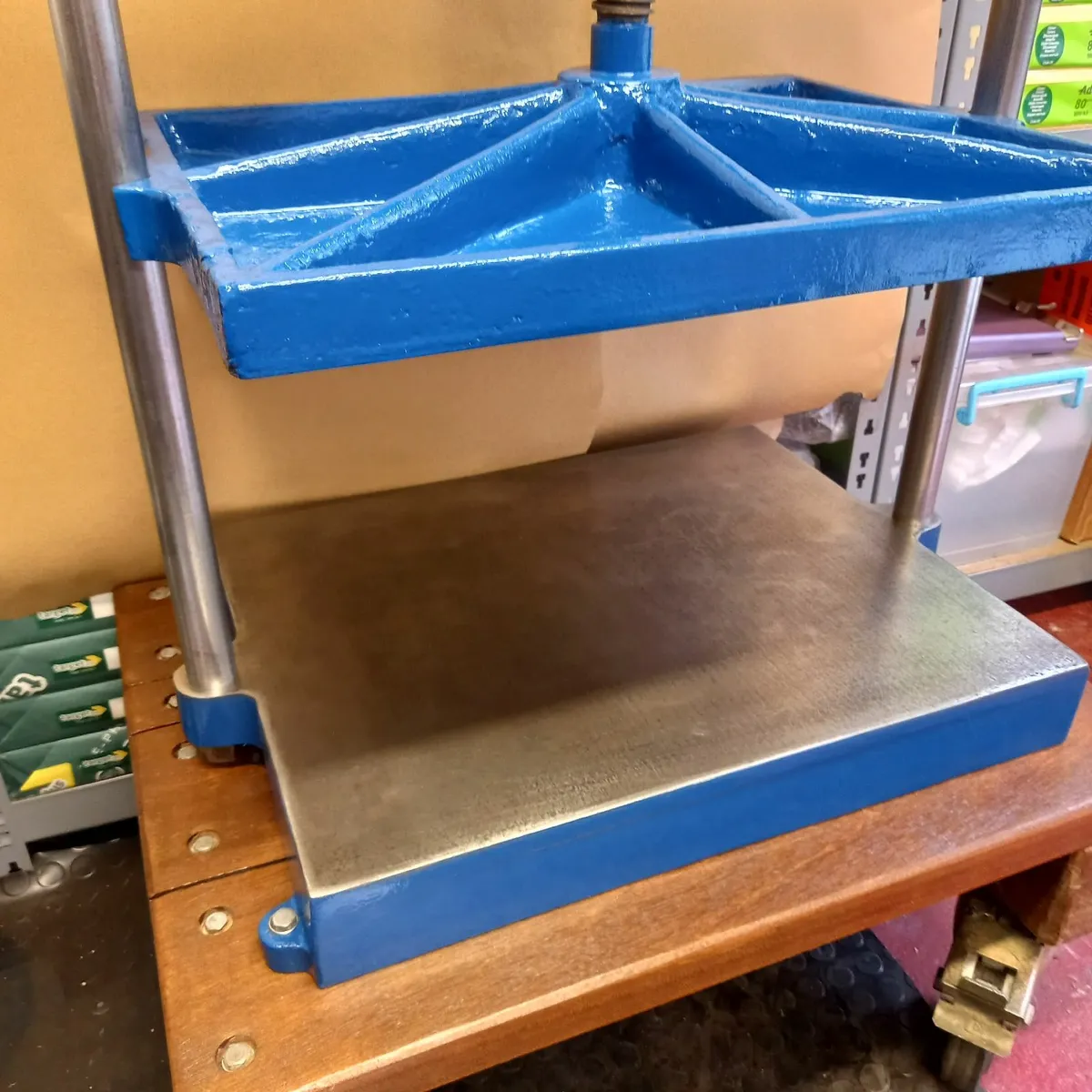 Vintage Cast Iron Bookbinding Screw Press 50×40cm - Image 4