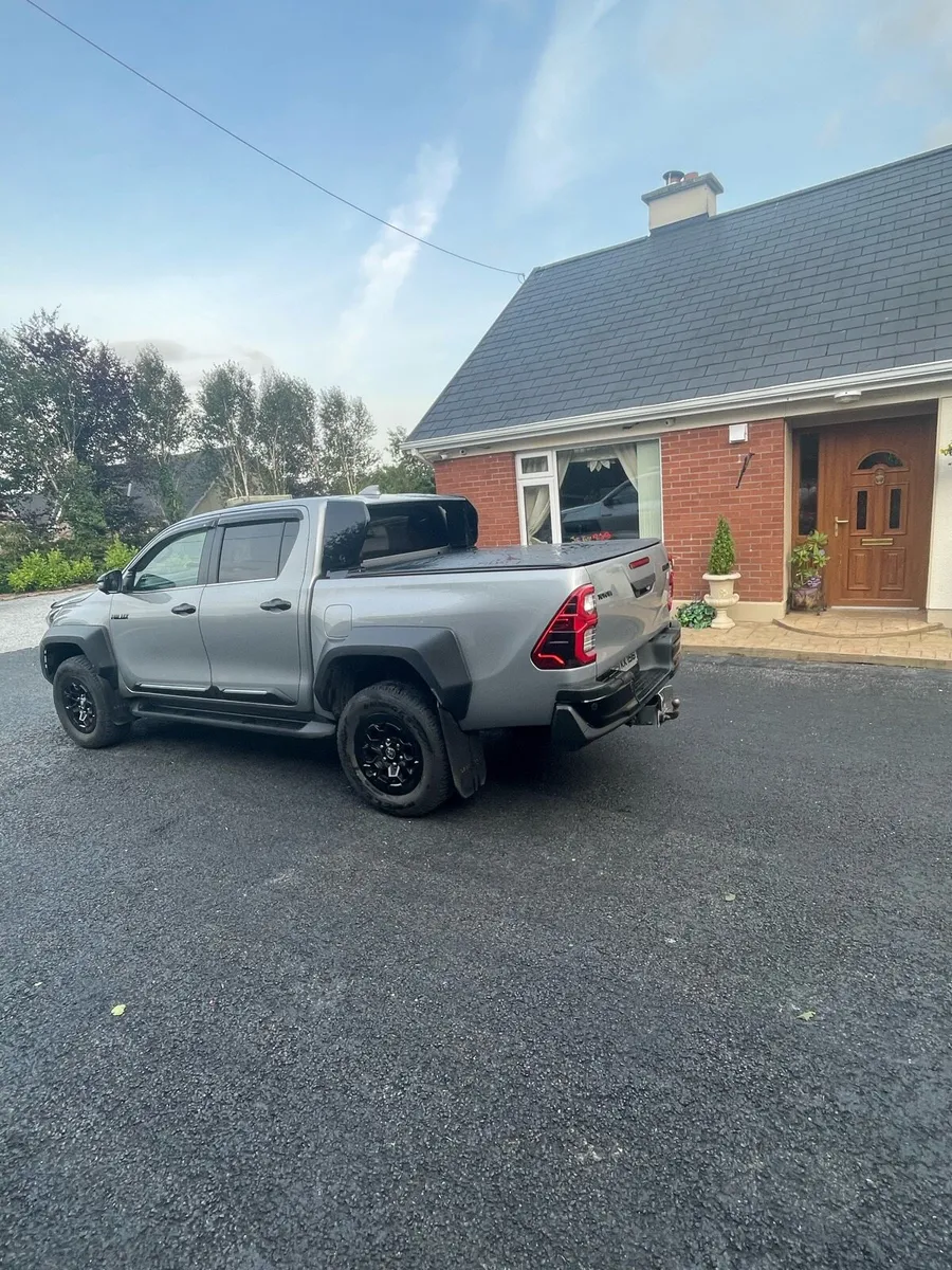 251 Toyota hilux GR - Image 4
