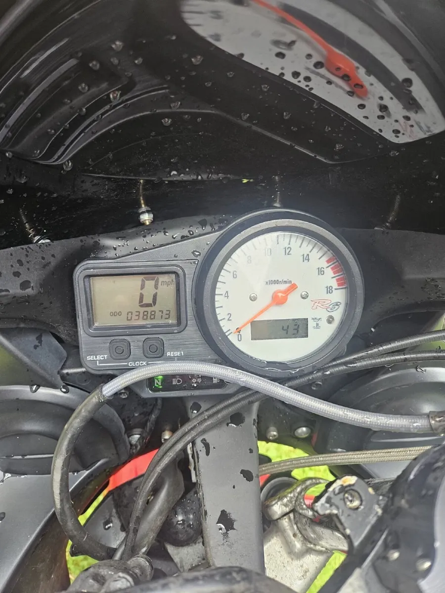 YAMAHA R6 1999 - Image 2