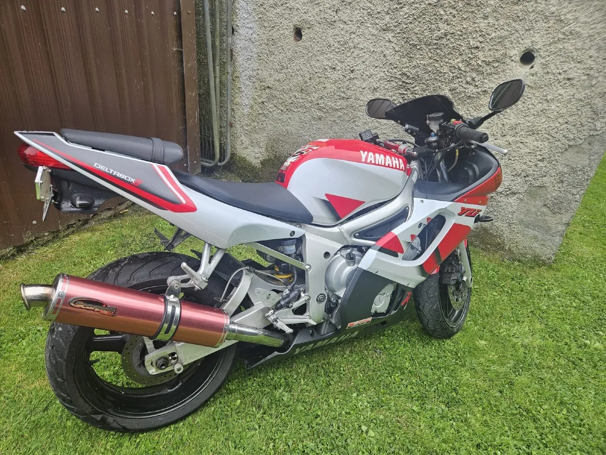 YAMAHA R6 1999 - Image 4