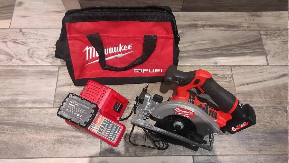Milwaukee 2521-20 M12 FUEL 12V 5-3/8" Circular Saw - Image 1