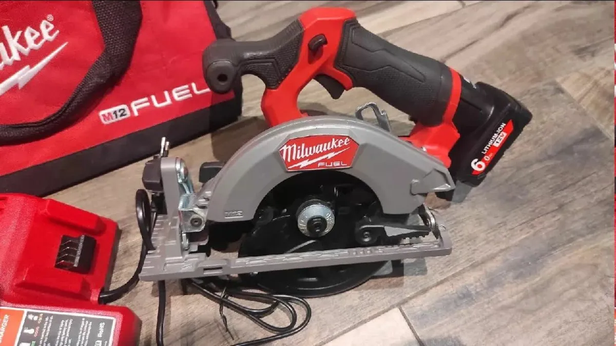 Milwaukee 2521-20 M12 FUEL 12V 5-3/8" Circular Saw - Image 2
