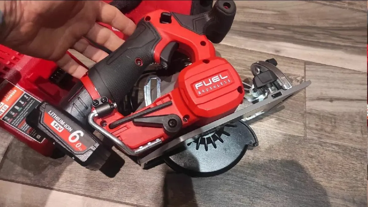 Milwaukee 2521-20 M12 FUEL 12V 5-3/8" Circular Saw - Image 3