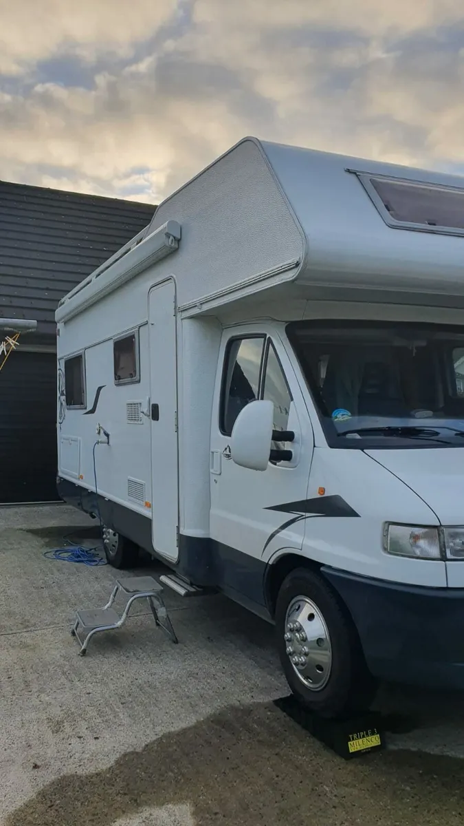 2000 LMC Liberty motorhome - Image 1
