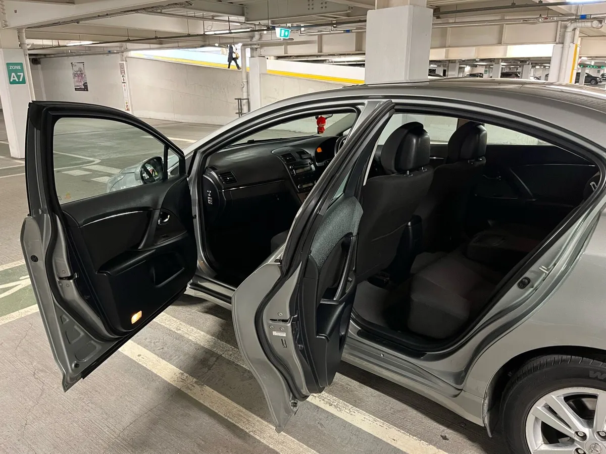 Toyota Avensis - Image 4