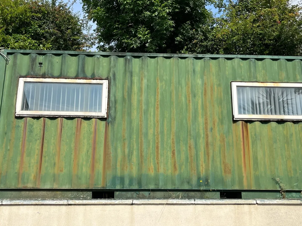 Shipping container 20ft - Image 1