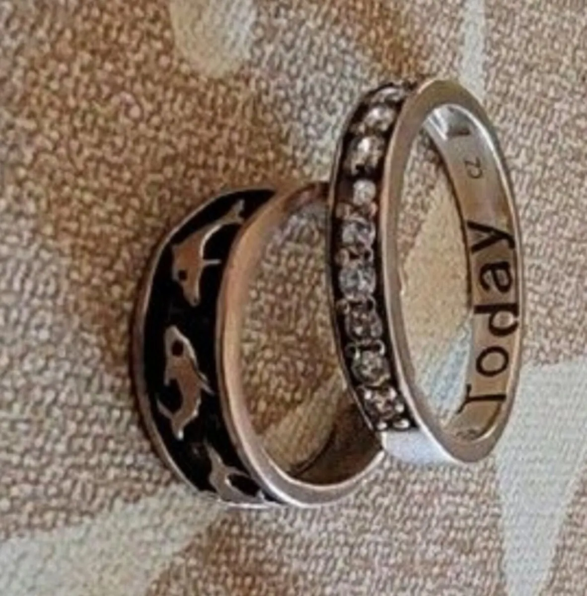 2 silver rings - Image 1