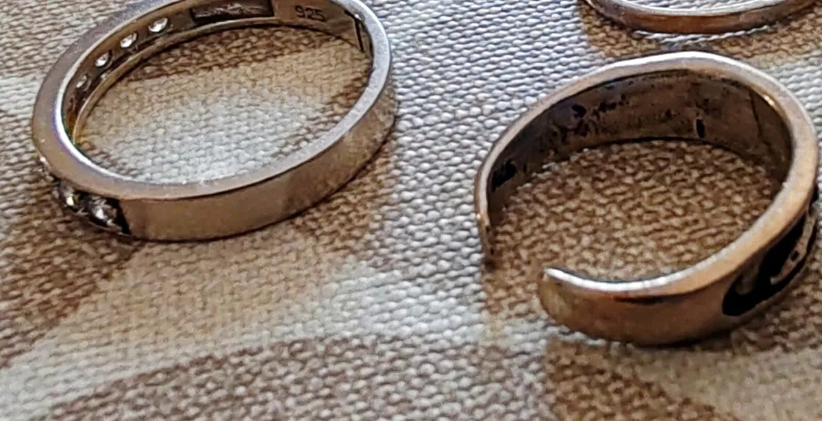 2 silver rings - Image 3