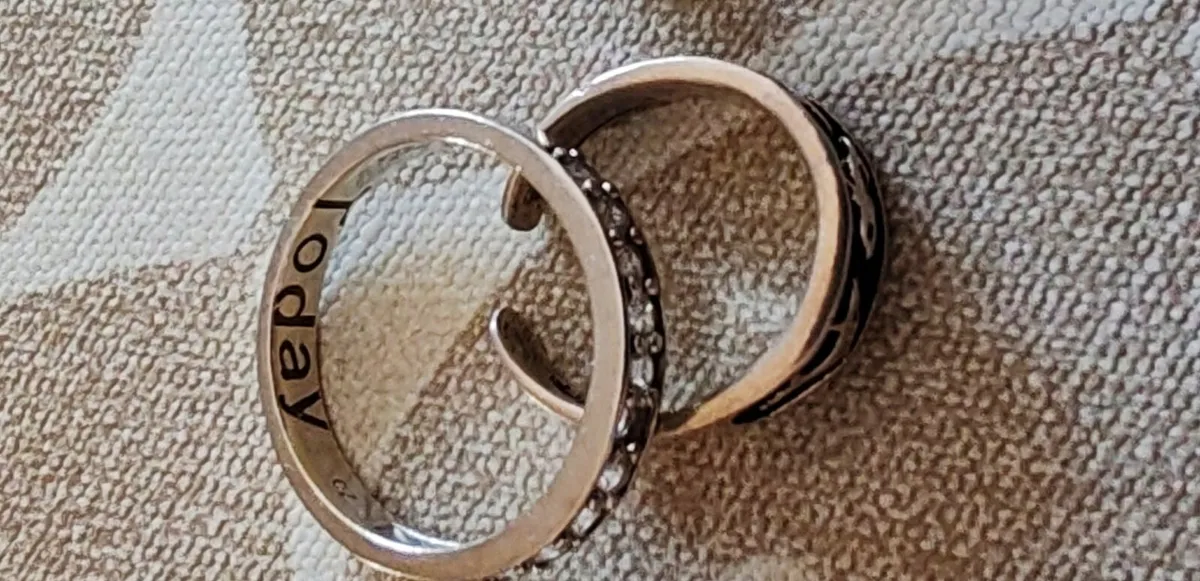 2 silver rings - Image 4