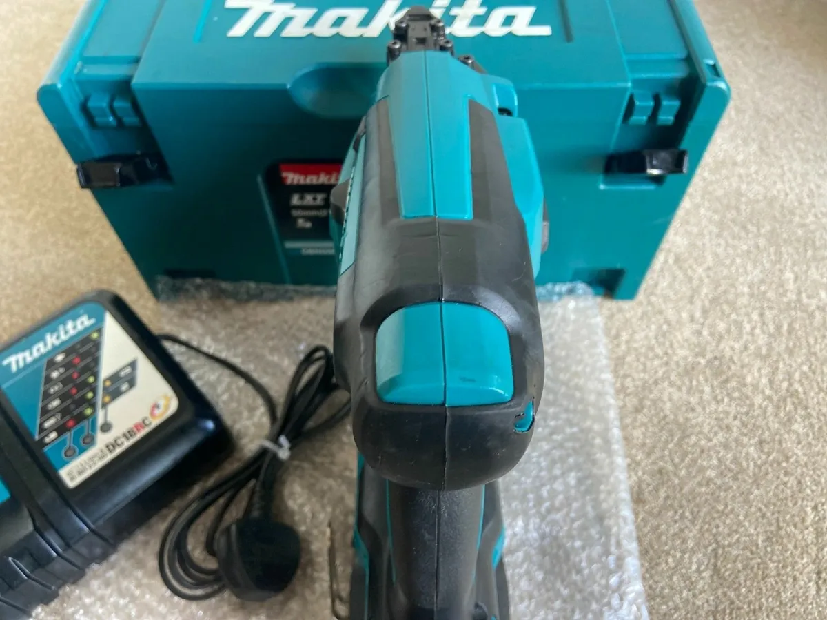 Makita DBN500ZJ LXT - Image 2