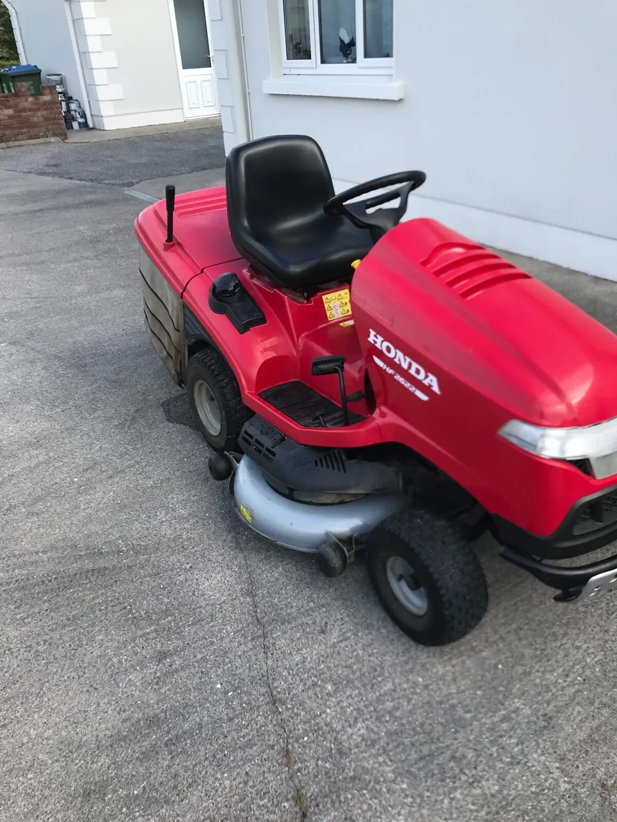 Honda Ride On Lawn Mower - Image 1
