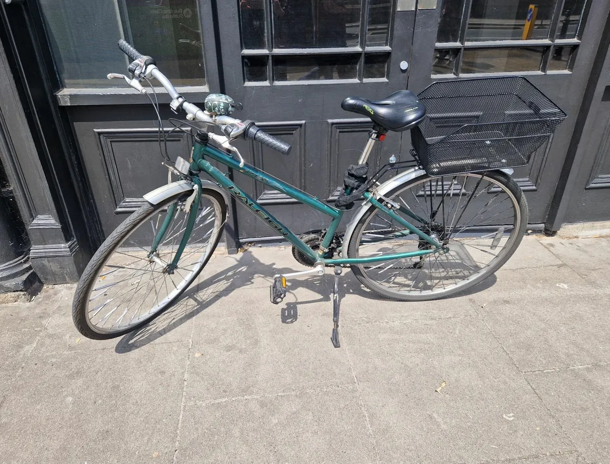 Women's city bike with basket - Image 1